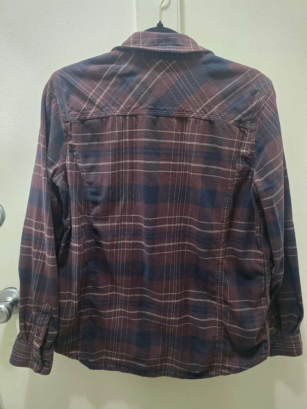 Carhartt Women's Plaid Button-Down Flannel Shirt - Picture 5 of 10